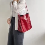 New Fashion Girl Handle Bag Fashion High Gloss Patent Leather Waterproof Single Shoulder Bag PU Large Capacity Tote Bag