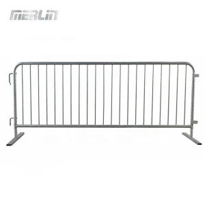 Removeable traffic portable mobile safety barriers fencing with flat feet