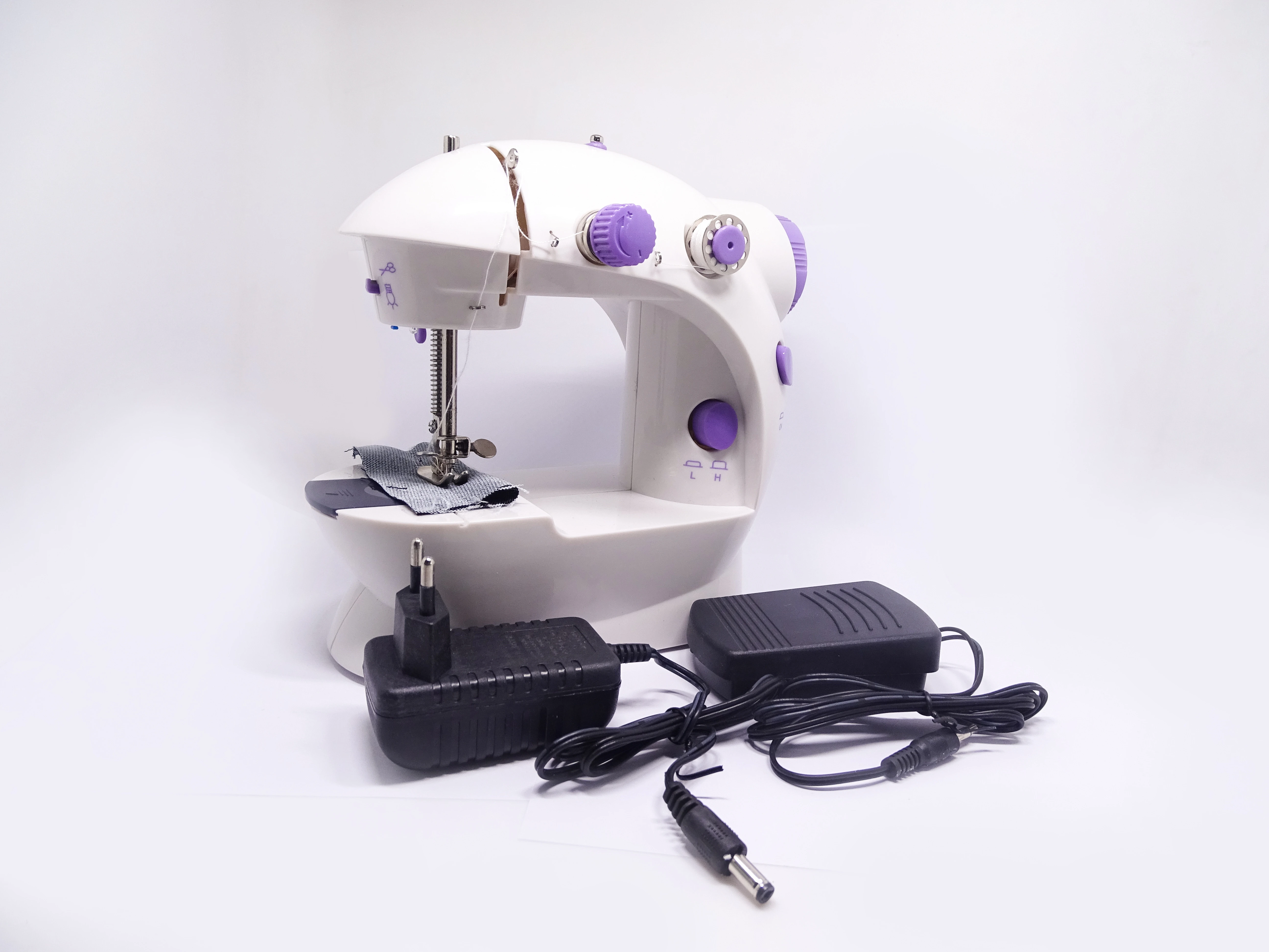 Sewing buttonhole and button automatic thread rewind separately sewing machine foot set