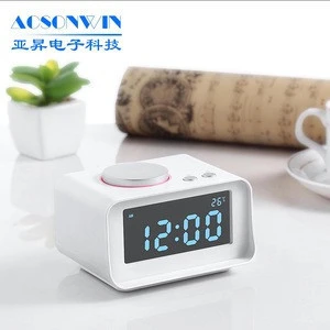 High quality digital fm radio alarm clock with usb charger
