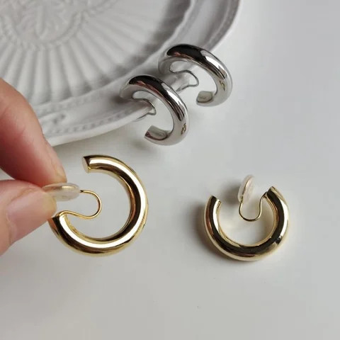 Mosquito coil ear clip earrings retro Hong Kong flavor circle earrings French simple cool high sense no ear hole earrings