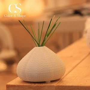 Attractive ornament wholesale modern ceramic small matt white round vase