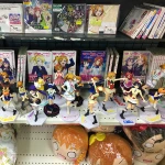 Genuine secondhand One Piece action figure available in assorted sets