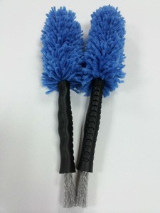 soft bristle car wheel brush with blue microfiber