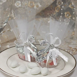 New arrival elegant swan wedding gift favor candy box +Full accessory