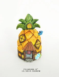 Resin crafts 3D high quality Pineapple house with LED lights for garden decorations and house decoration holiday decorations