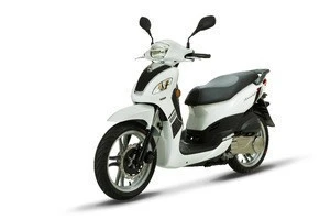 SYM  SYMPHONY S 125 Classical Streamlined Graceful Modern gas scooter with EFI big rear box motorcycle