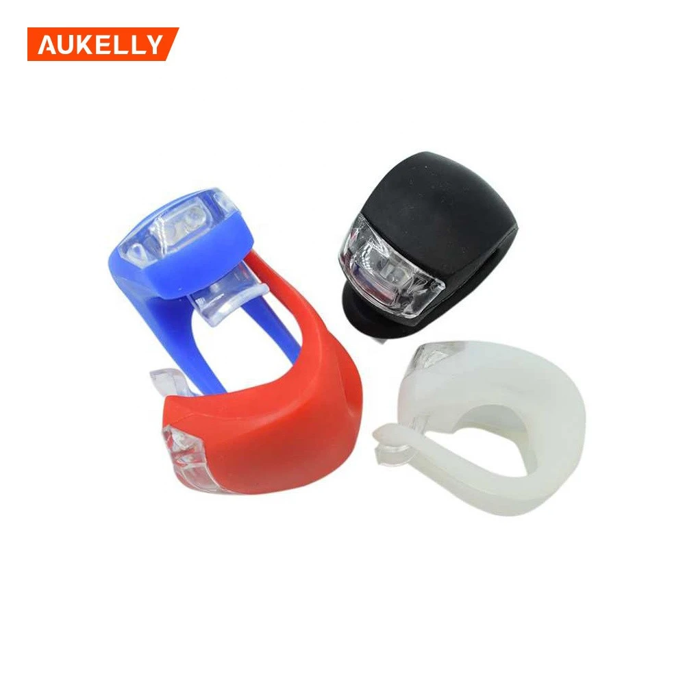 Wholesale Accessory bicycle taillight Rohs 2*cr 2032 AG10 Button Batteries luz led bike lamp Silicone warning light for bicycle