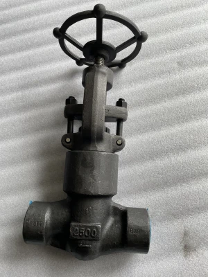 Pressure sealed globe valve