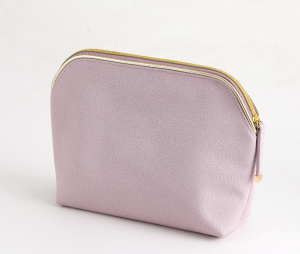 Cosmetic Bag with Lychee Gainy PU,Golden PU Piping Around Nylon Zipper on Top,190T Polyester Lining