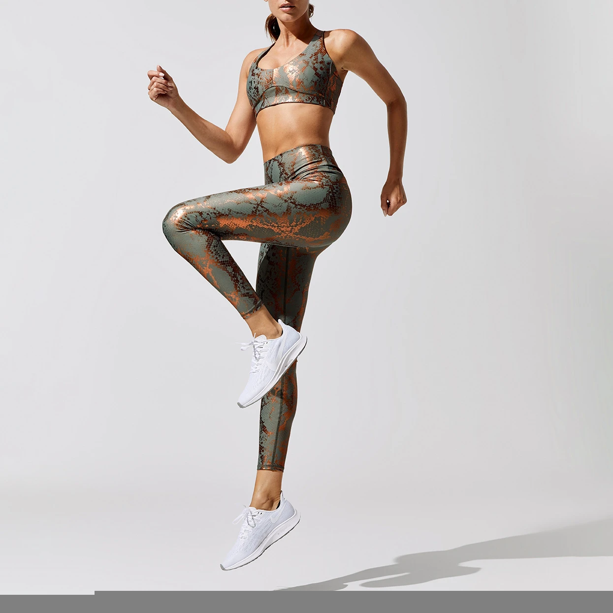 2021 Prevailing Foil Printed Active Wear Suit Women Slimming Snake Print Squat Proof Exercise Yoga Set