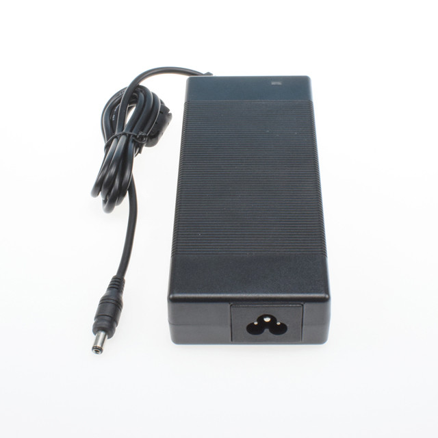 Rocketfish RF-NBAC Universal 40W Laptop Charger - 12V-19V For Acer, Dell, HP, More