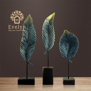 Antique style home interior design decoration polyresin leaf statue for table decor
