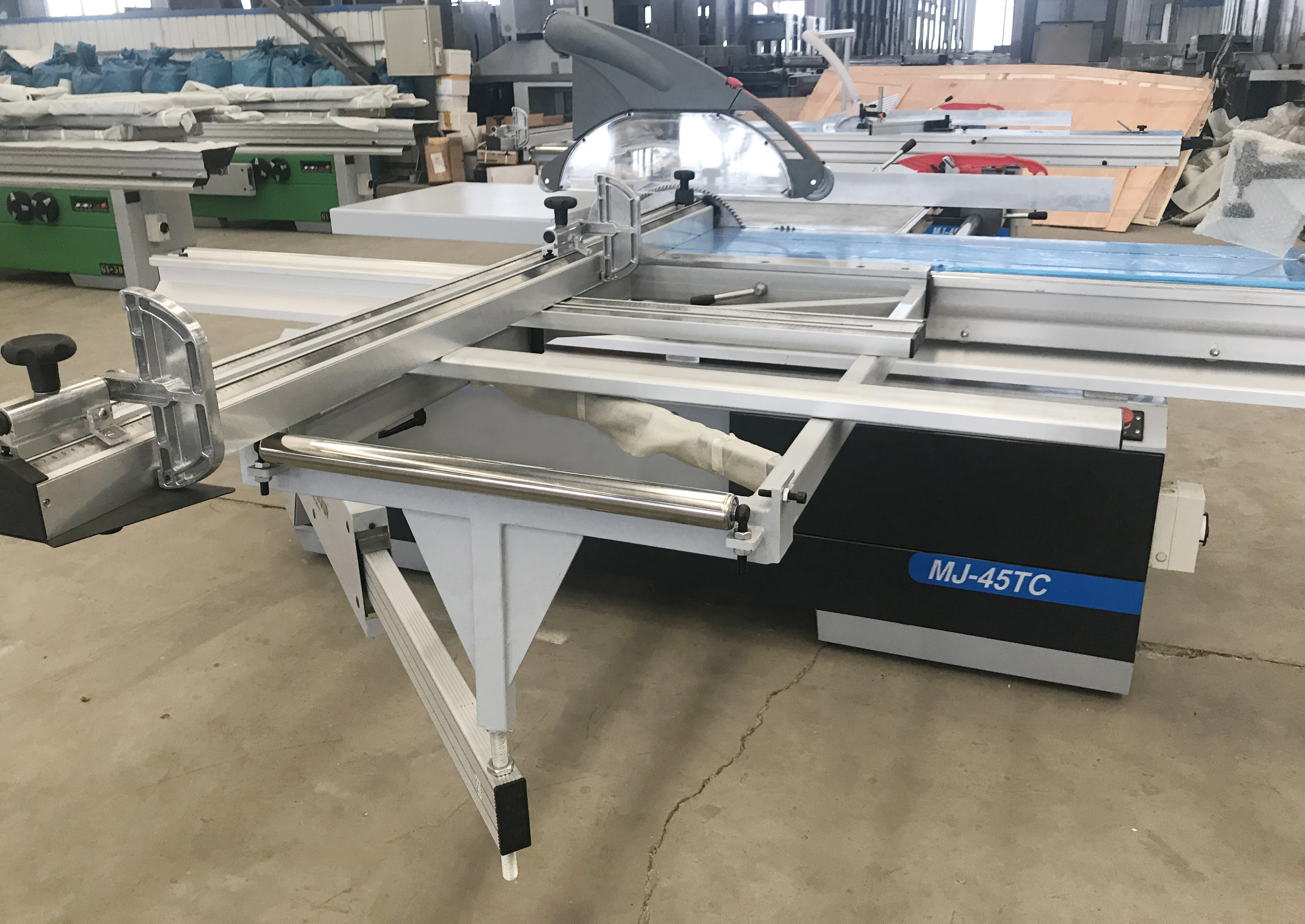 China Wood Cutting Electrical Sliding Table Saw machines for Furniture