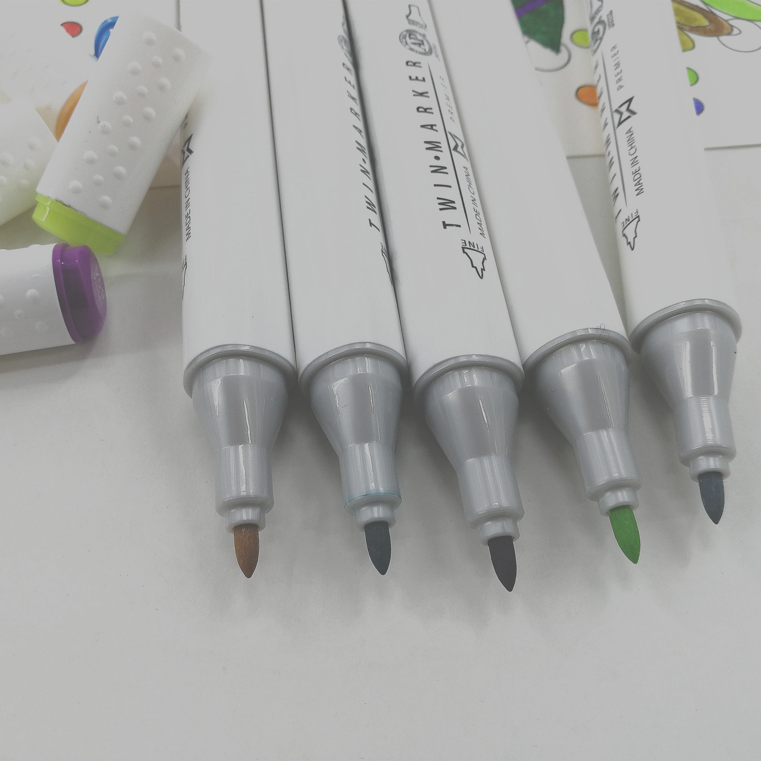 Eco friendly DIY Art markers Dual Tip Alcohol Markers pen assorted colors