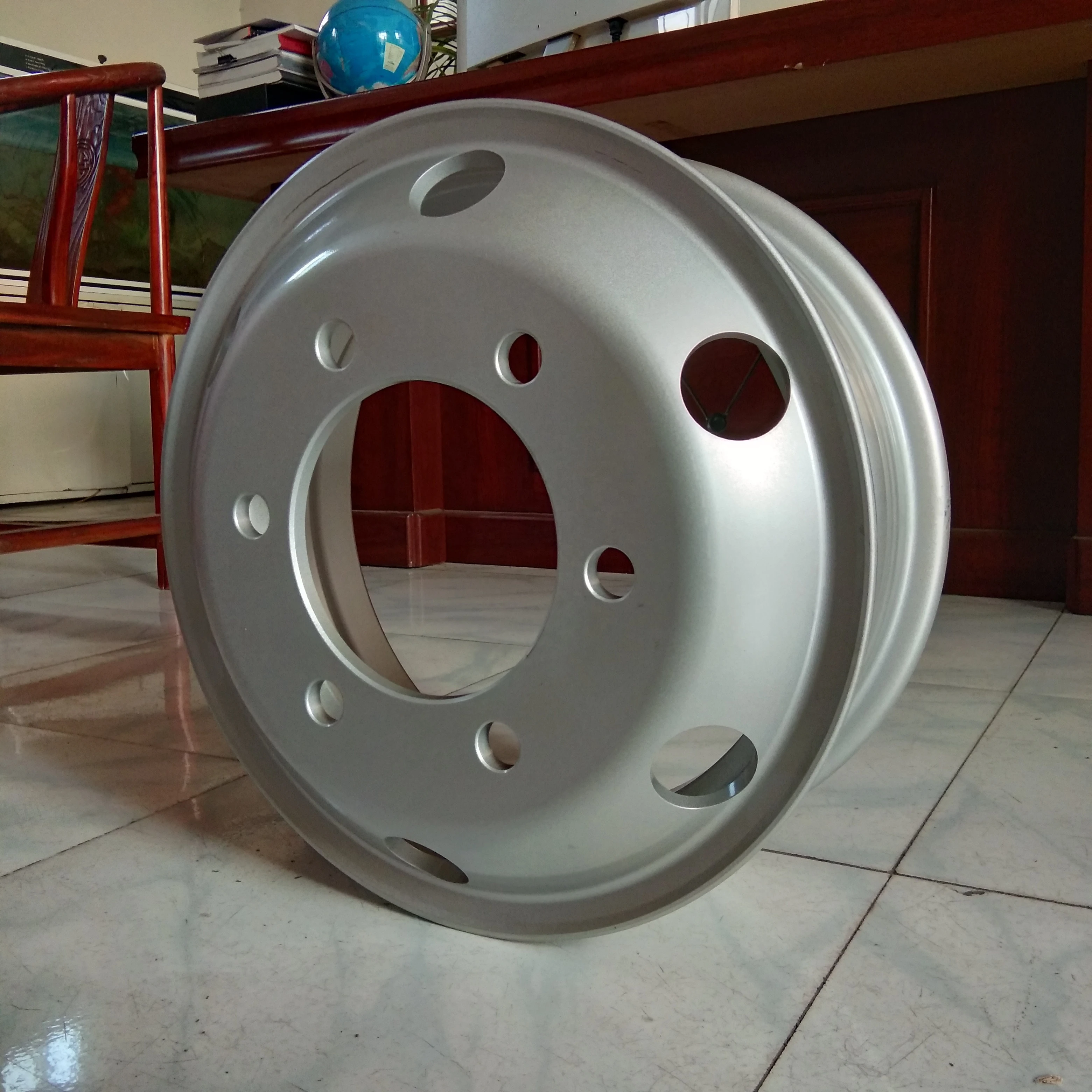 Factory wholesale cheap strong 17.5x6.00 silver truck steel wheel rim