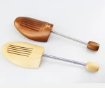 LM851wooden shoetree china shoes hangers