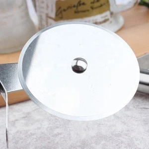 Professional factory supplier customized Logo Wheel blade Non Stick wheel pizza cutter for banquet pizza cutting
