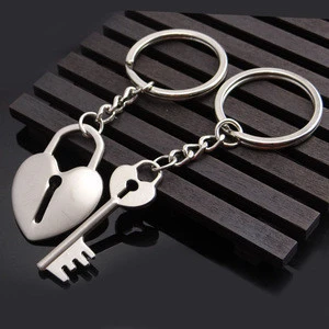 wholesale metal keychains key and lock shape key chain couple keychain