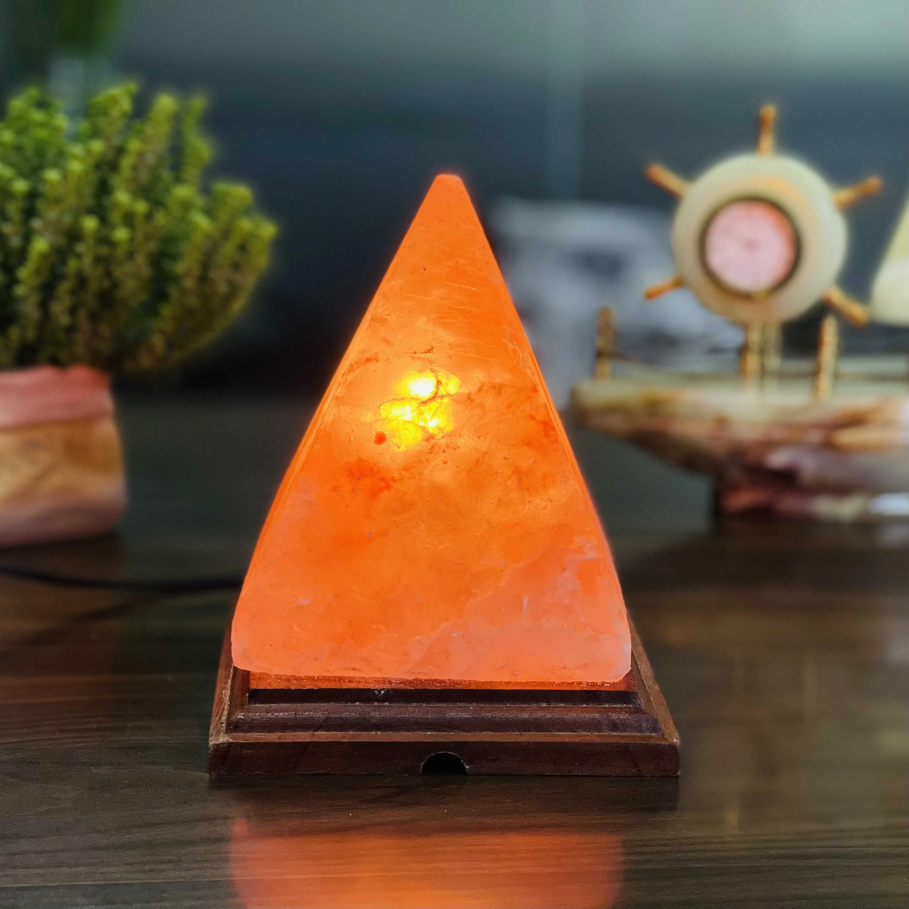 Wholesale  pyramid Shaped Pakistan salt  Himalayan Natural Globe Rock Salt Lamp Study lamp Other home decor night light lamparas