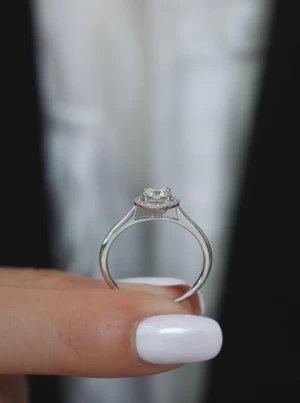 18k Natural Diamond Round Diamond Diamond Ring