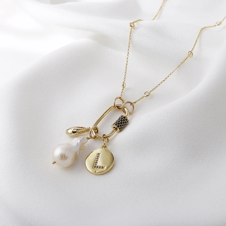 New Arrival Women Accessories Necklace Natural Pearl Lock Pendant Necklace Charm Jewelry