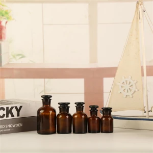 Wholesale Clear Amber Glass Apothecary Bottle Pharmacy Reagent Bottle With Glass Stopper