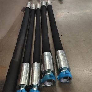 Fracturing hose