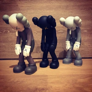 The 28CM Kaws Small Lies Companion Vinyl With Original Box Action Figure