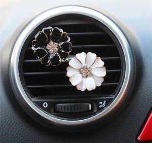 Car Perfume Clip Home Essential Oil Diffuser For Car Locket Clip Flower Car Air Freshener Conditioning Vent Clip 3 styles