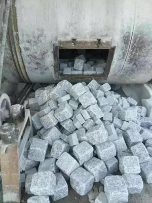 Factory Price Tumbled Grey Granite Cubestone Paving Stone Cobblestone