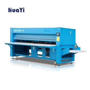 Industrial folding machine for textiles