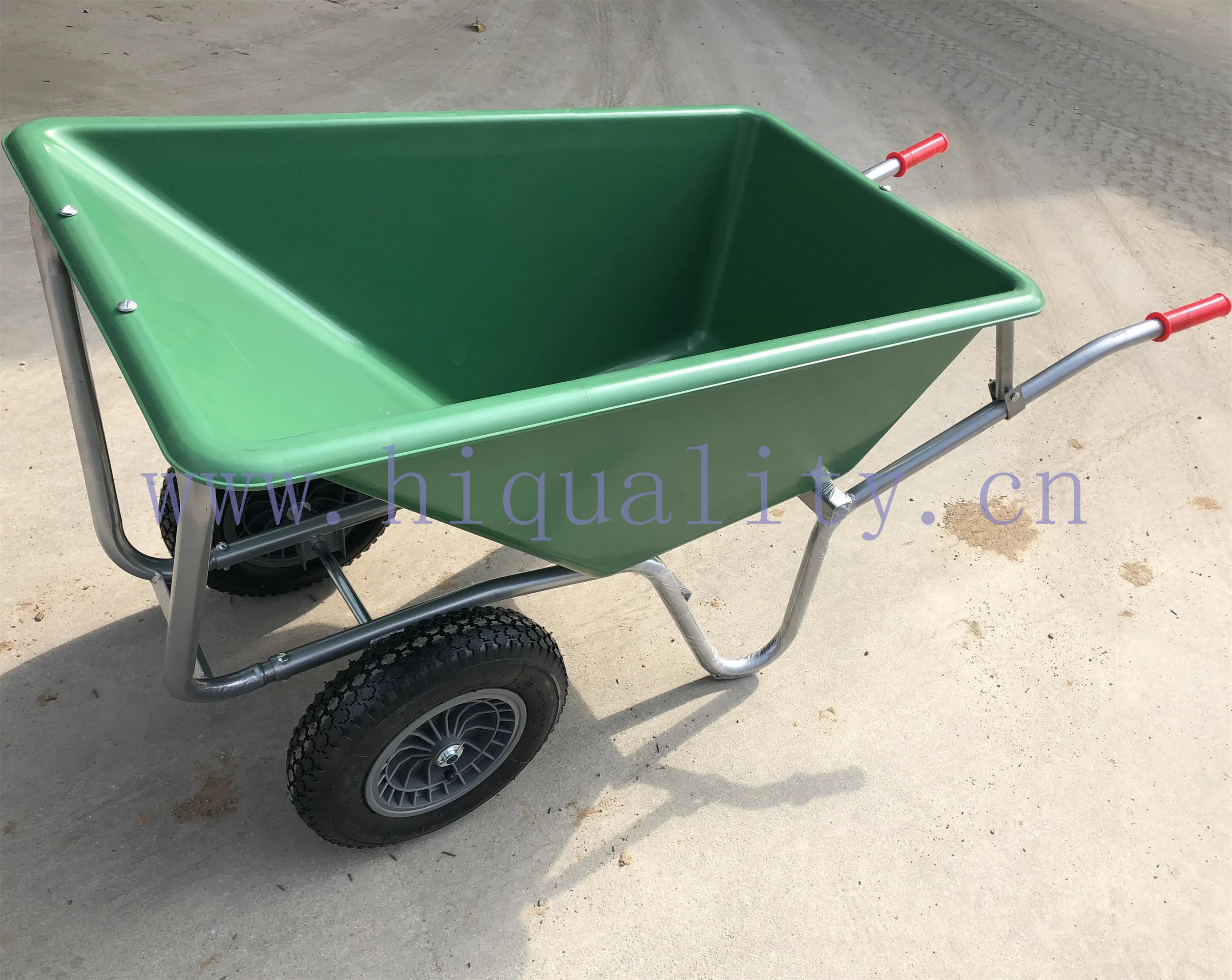 Large capacity wheelbarrow