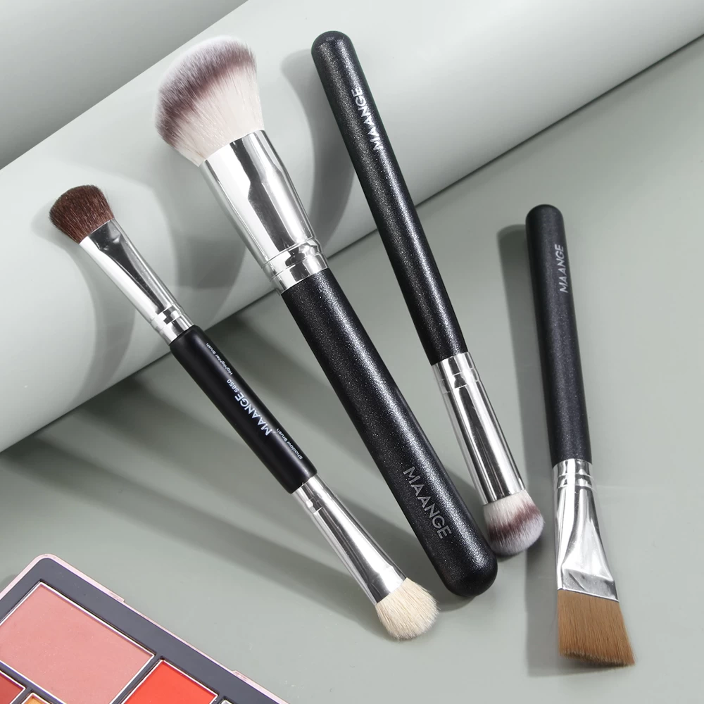Maange 4pcs Black face Makeup Brush Set With Foundation Blending Sponge Product on