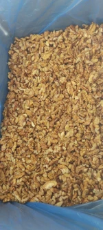 Shelled walnuts