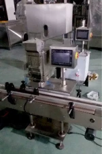 Automatic pharmaceutic bottling machine for capsule