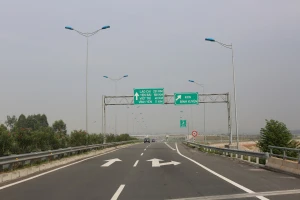 Highway Guardrail Road Safety Cable Barrier System Vietnam Highway Roadway Expressway Safety Transportation