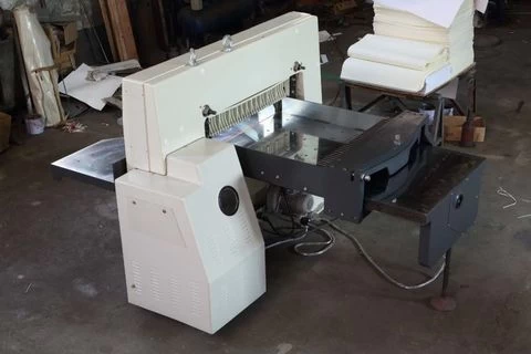 Industrial Paper Guillotine Machines Sheet To Sheet Cutting Machine Paper Sheet Cutter
