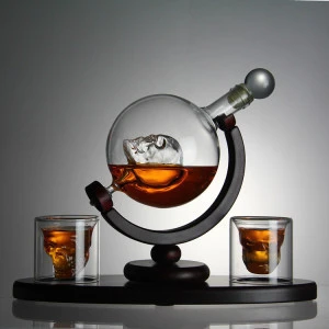 Skull Shape Borosilicate Glass Crystal Magic Whiskey Decanter Set with 2 Cups