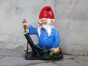 2018 customized Resin Garden Gnomes with guns