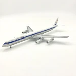 Die Cast Aircraft Model Dauglas United DC-8-62 in  1:200 scale