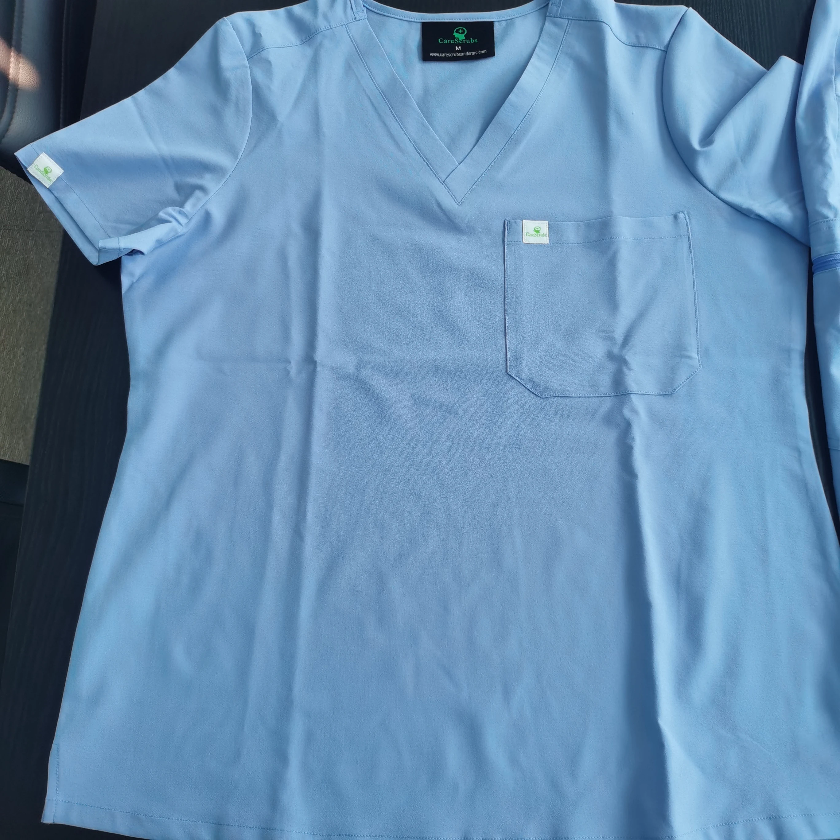 Hospital nursing  uniform comfortable and soft ceil blue color with cargo pocket and jogger pants scrubs suit with woven label