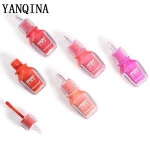 Long-wearing greasy moisturizing lip gloss with brilliant tint