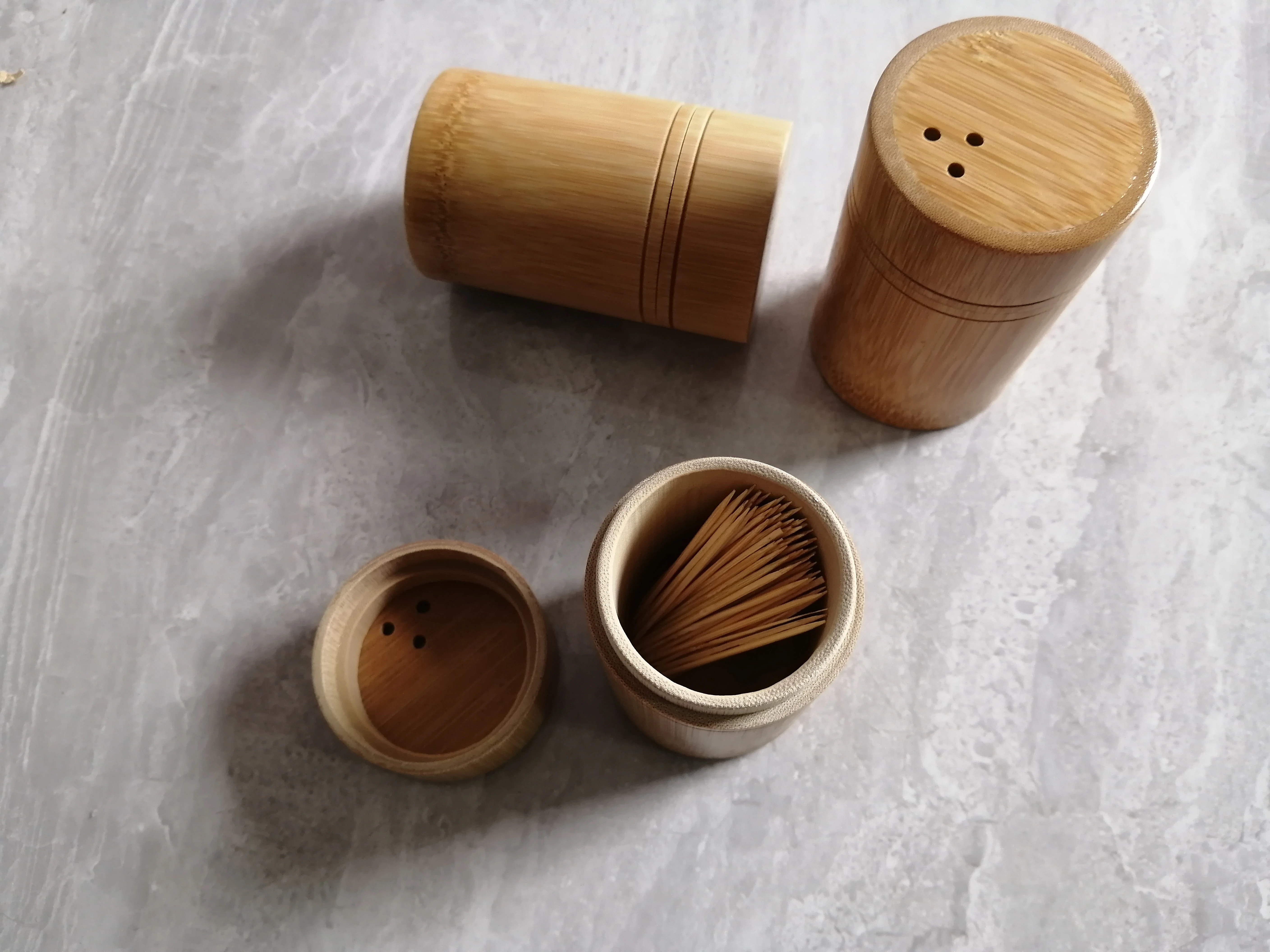 Promotion of new products in 2020, bamboo crafts, toothpick boxes for toothpick utensils.