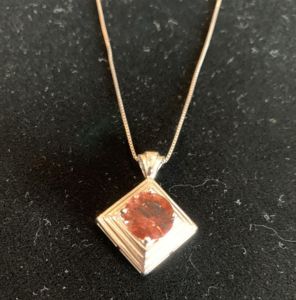 Sunstone necklace. Sterling Silver Chain of 18 inches. Set in 14 karat gold.