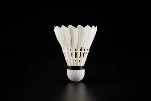 Top Class With High Quality And Resistant to Play NO.4 Badminton Shuttlecock 12 Pieces