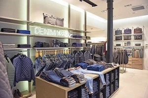 Wooden Luxury Display For MenS Clothes Shop Italy Bologna Project