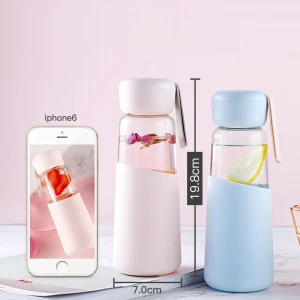 2021 hot sale new fashion sample Eco friendly food grade custom unbreakable glass water bottle with silicone sleeve