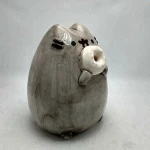 Ceramic custom Pusheen shaped coin bank with donut in handcoin bank,donut Money Box,kitty piggy banks