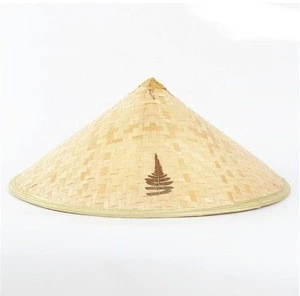 Handcrafted natural straw Natural seagrass conical Vietnamese woven farmers&#39; straw hats travel rain proof fishing dance hats